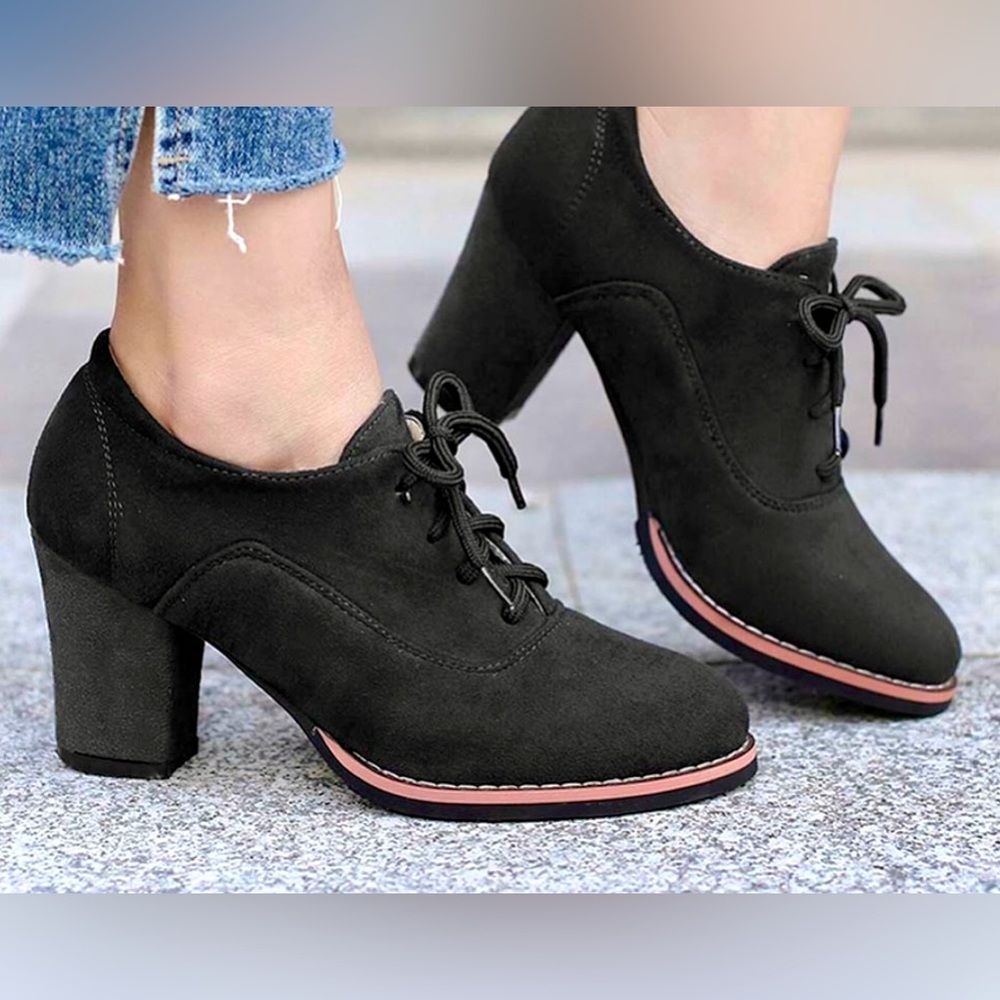 Black Lace tie up Women’s dress shoes very cute and comfortable size 6 1/2.